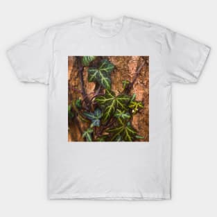 Summery poison ivy T-Shirt